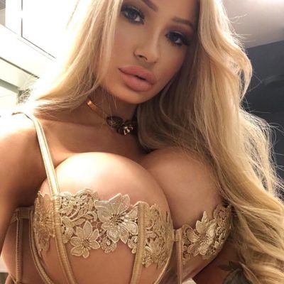Blonde Massive Boobs - Big Tits Cleavage Picture Gallery